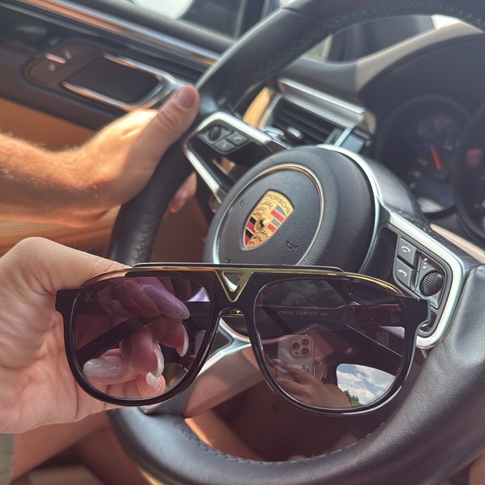 SUNGLASSES Louis Vuitton